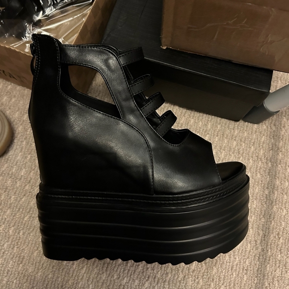 Black Platform Cage Shoes - Picture 2 of 2
